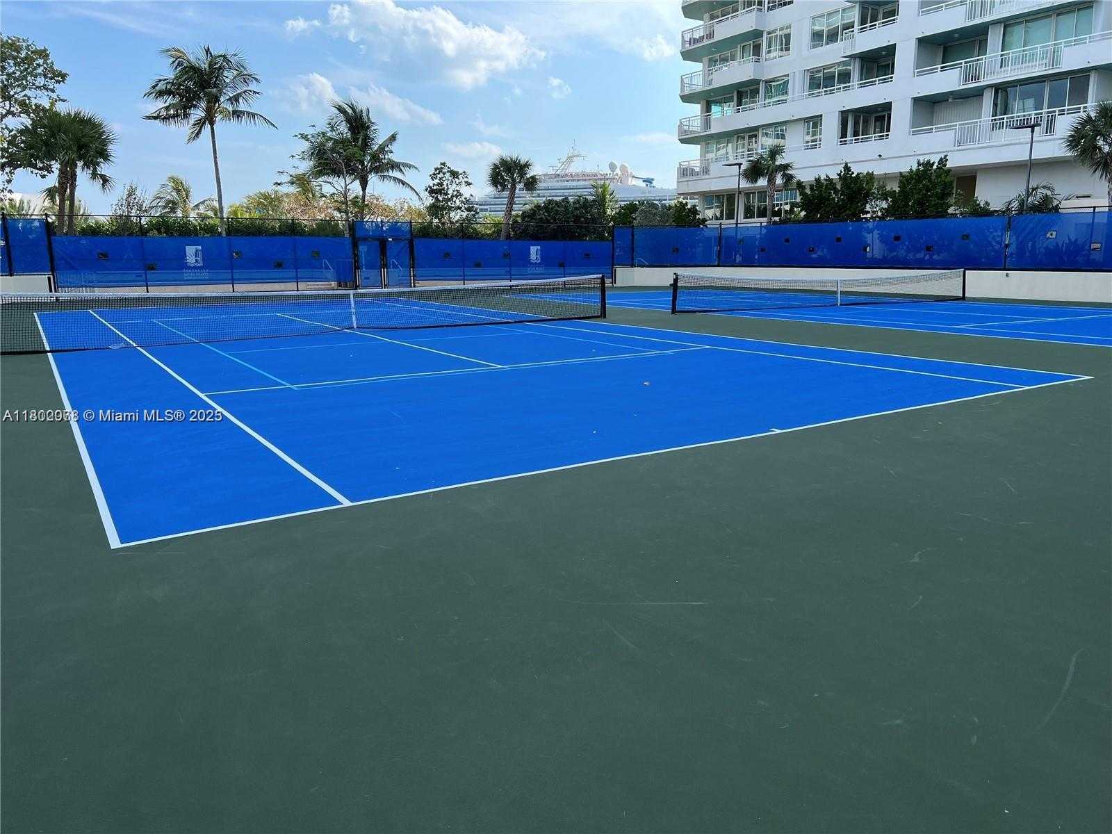 Small Image of 300 SOUTH POINTE DR #1504, Miami Beach Number 24