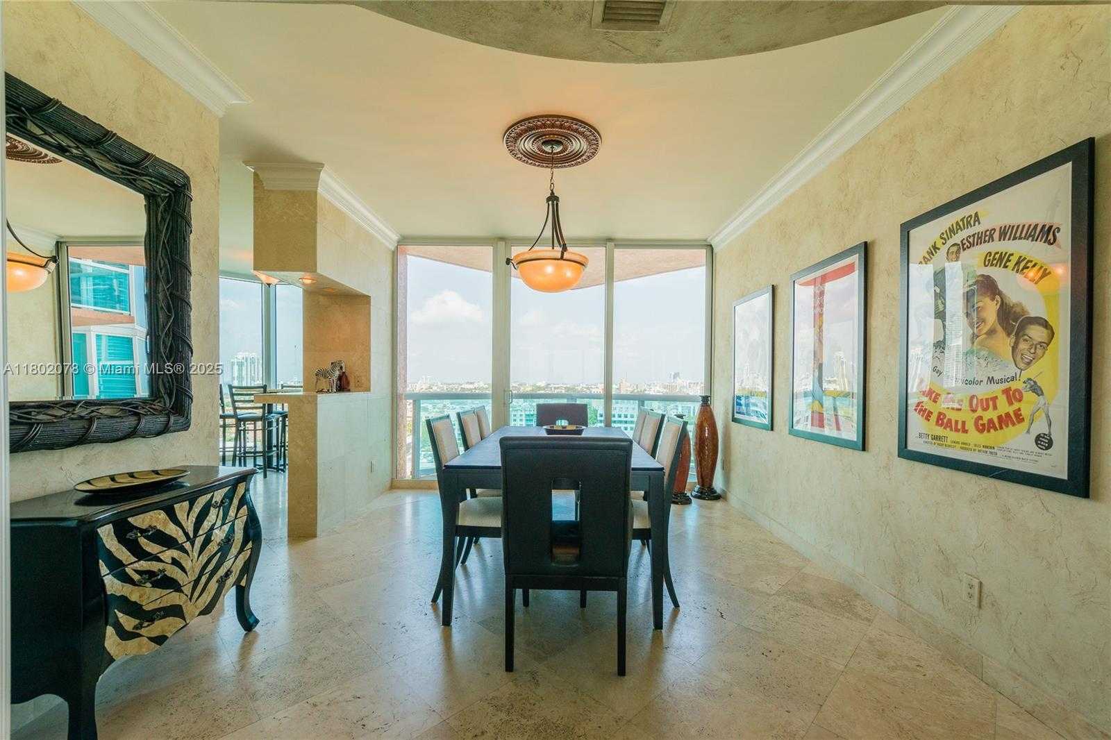Small Image of 300 SOUTH POINTE DR #1504, Miami Beach Number 5