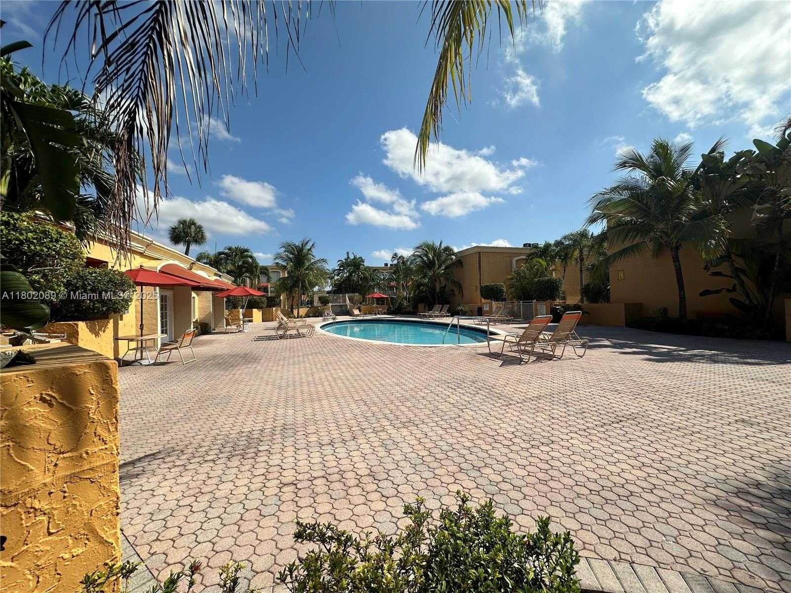 Small Image of 17911 NORTH WEST 68TH AVE #P104, Hialeah Number 15