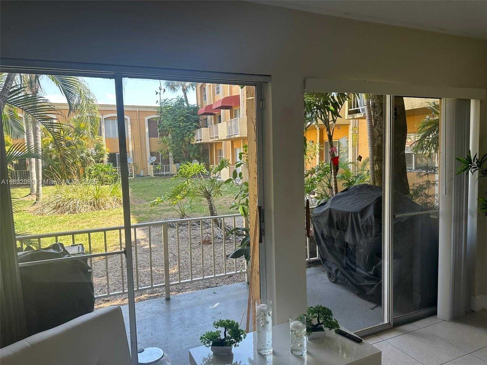 Small Image of 17911 NORTH WEST 68TH AVE #P104, Hialeah Number 5