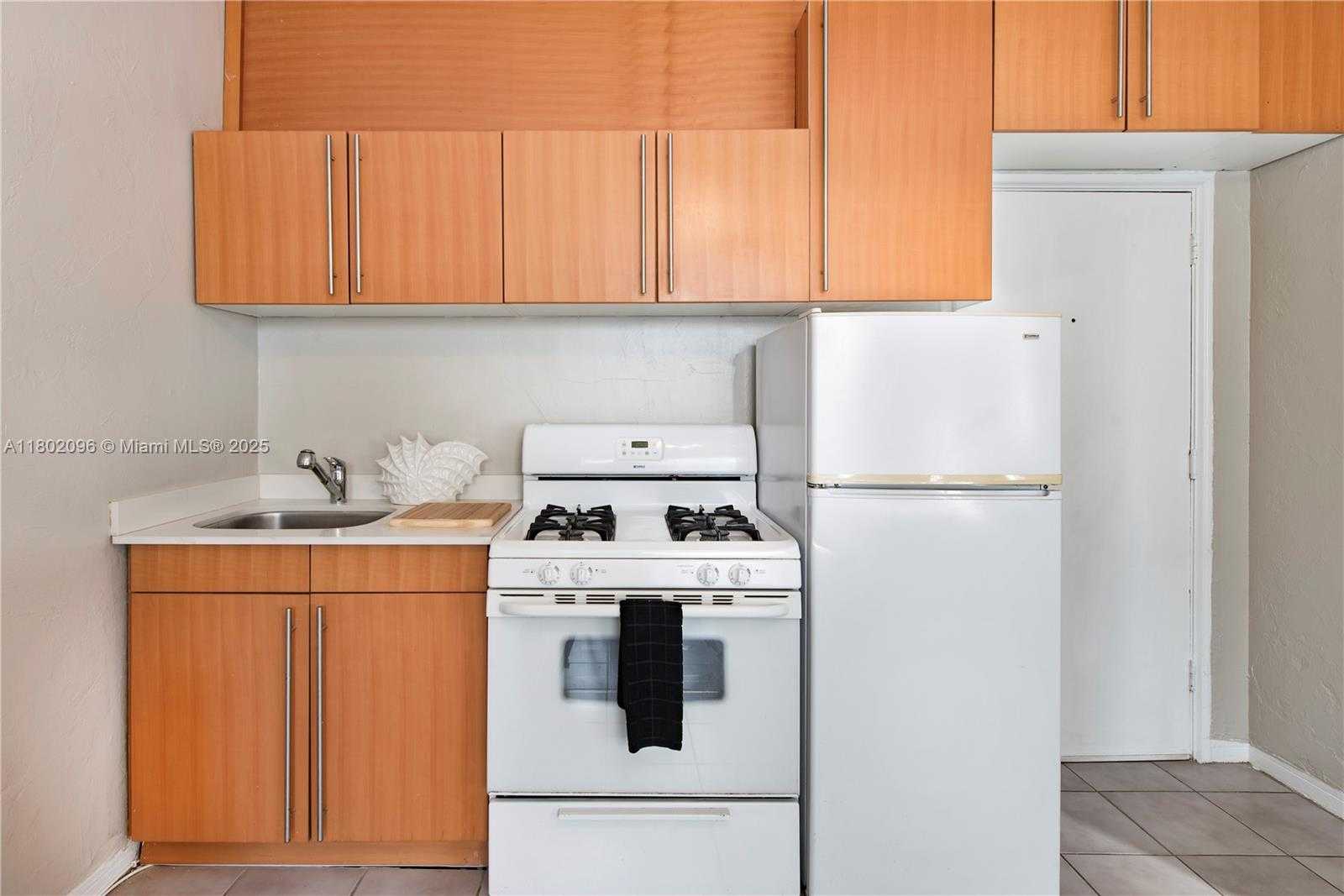 Small Image of 3710 COLLINS AVE #N-305, Miami Beach Number 7