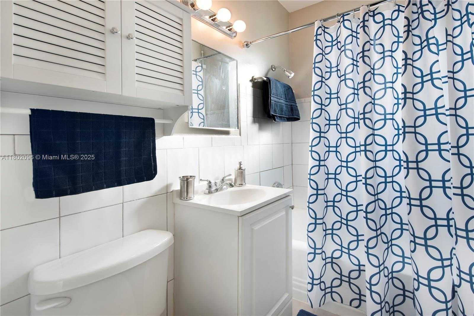 Small Image of 3710 COLLINS AVE #N-305, Miami Beach Number 8