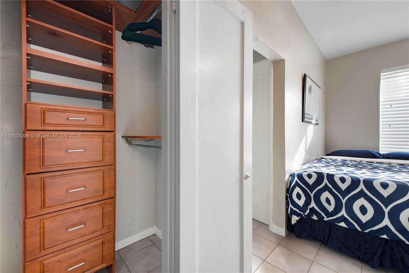 Small Image of 3710 COLLINS AVE #N-305, Miami Beach Number 9