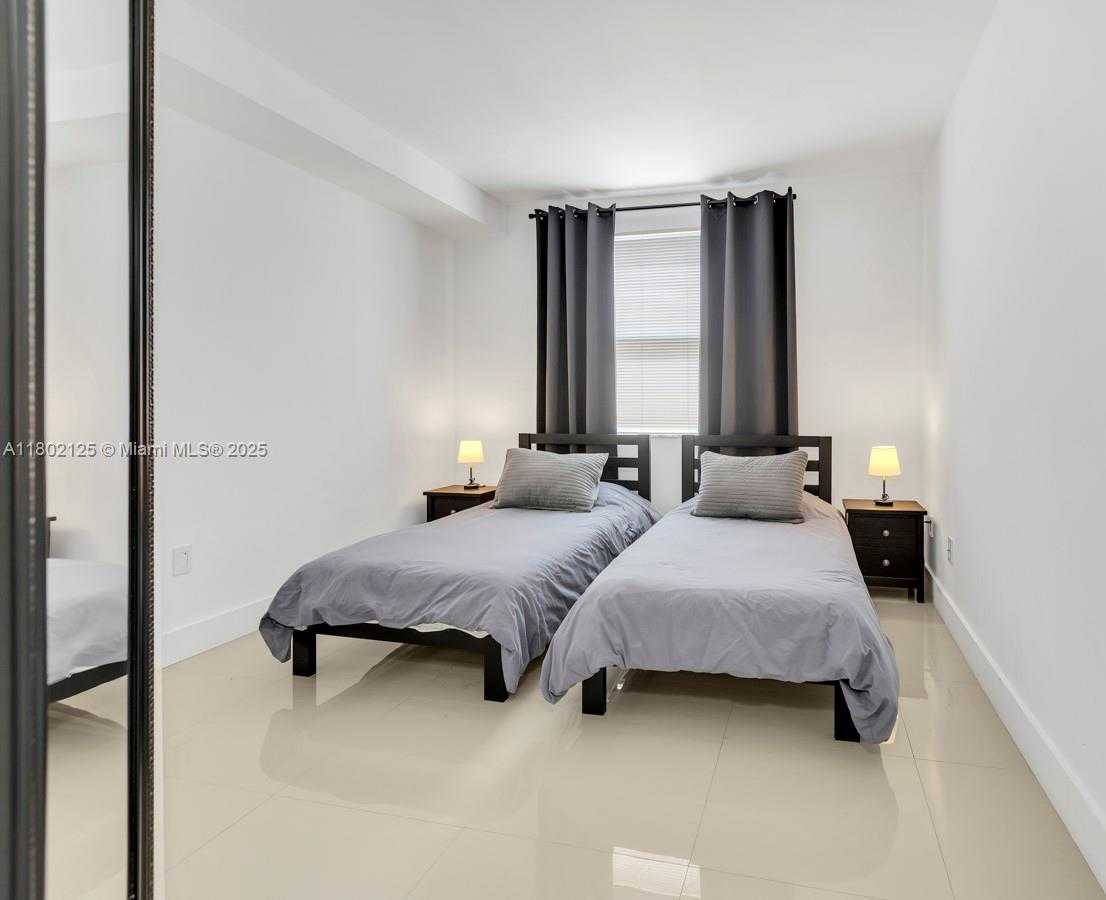 Small Image of 17100 NORTH BAY RD #1610, Sunny Isles Beach Number 21