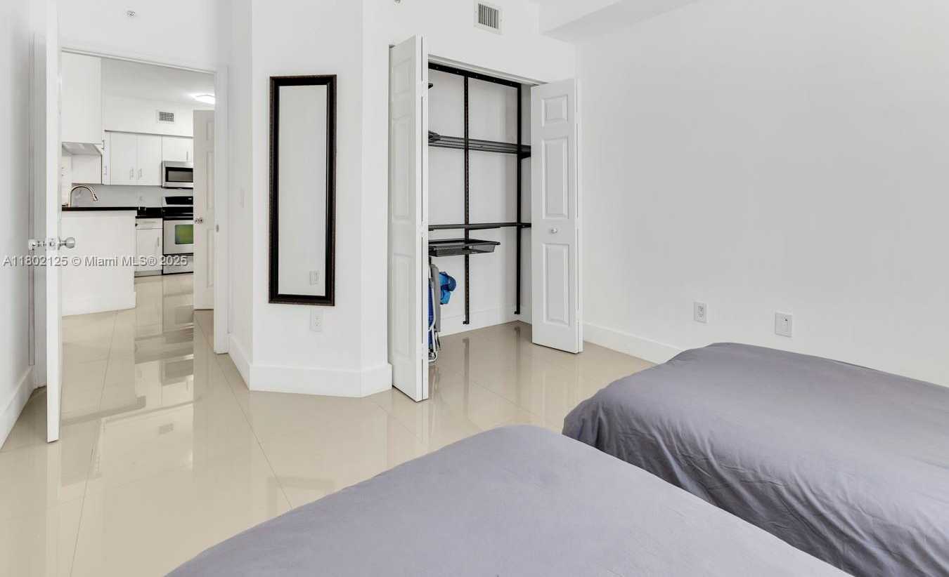 Small Image of 17100 NORTH BAY RD #1610, Sunny Isles Beach Number 23