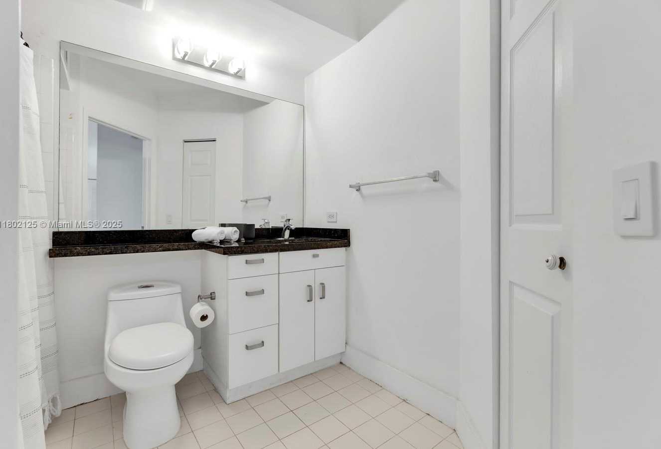 Small Image of 17100 NORTH BAY RD #1610, Sunny Isles Beach Number 24