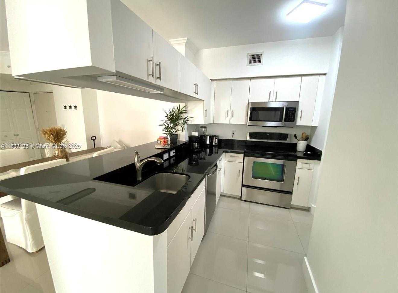 Small Image of 17100 NORTH BAY RD #1610, Sunny Isles Beach Number 7