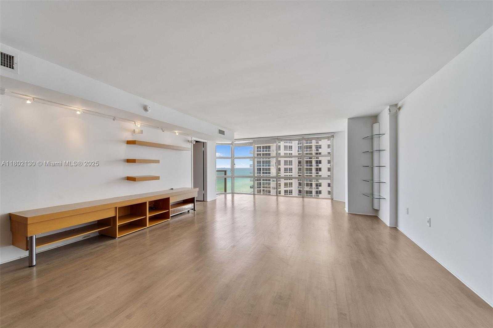 Small Image of 6423 COLLINS AVE #1504, Miami Beach Number 10