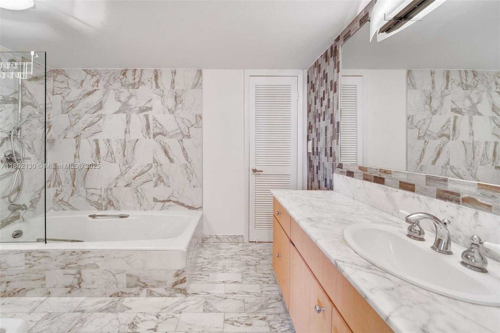 Small Image of 6423 COLLINS AVE #1504, Miami Beach Number 19