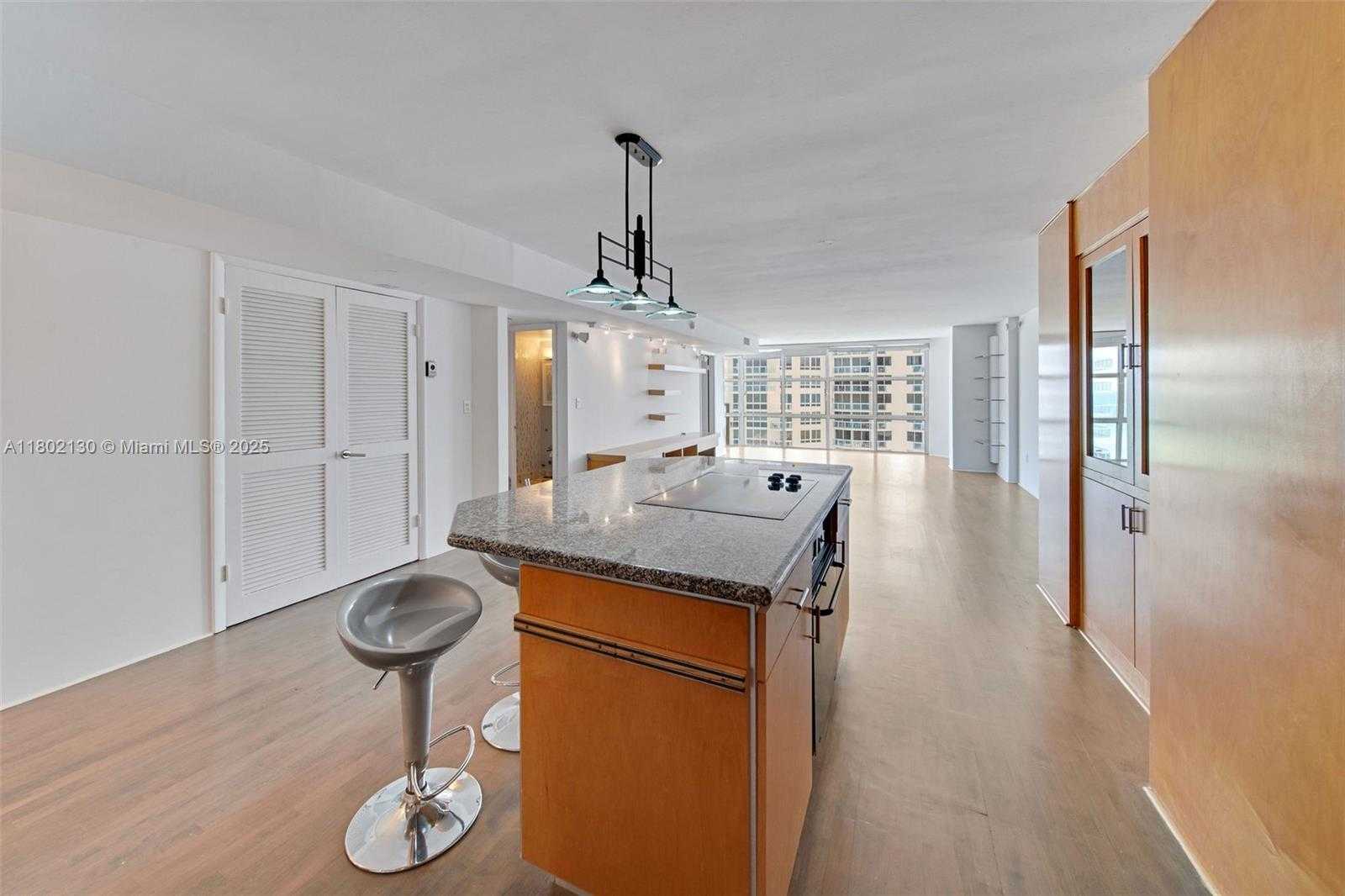 Small Image of 6423 COLLINS AVE #1504, Miami Beach Number 5