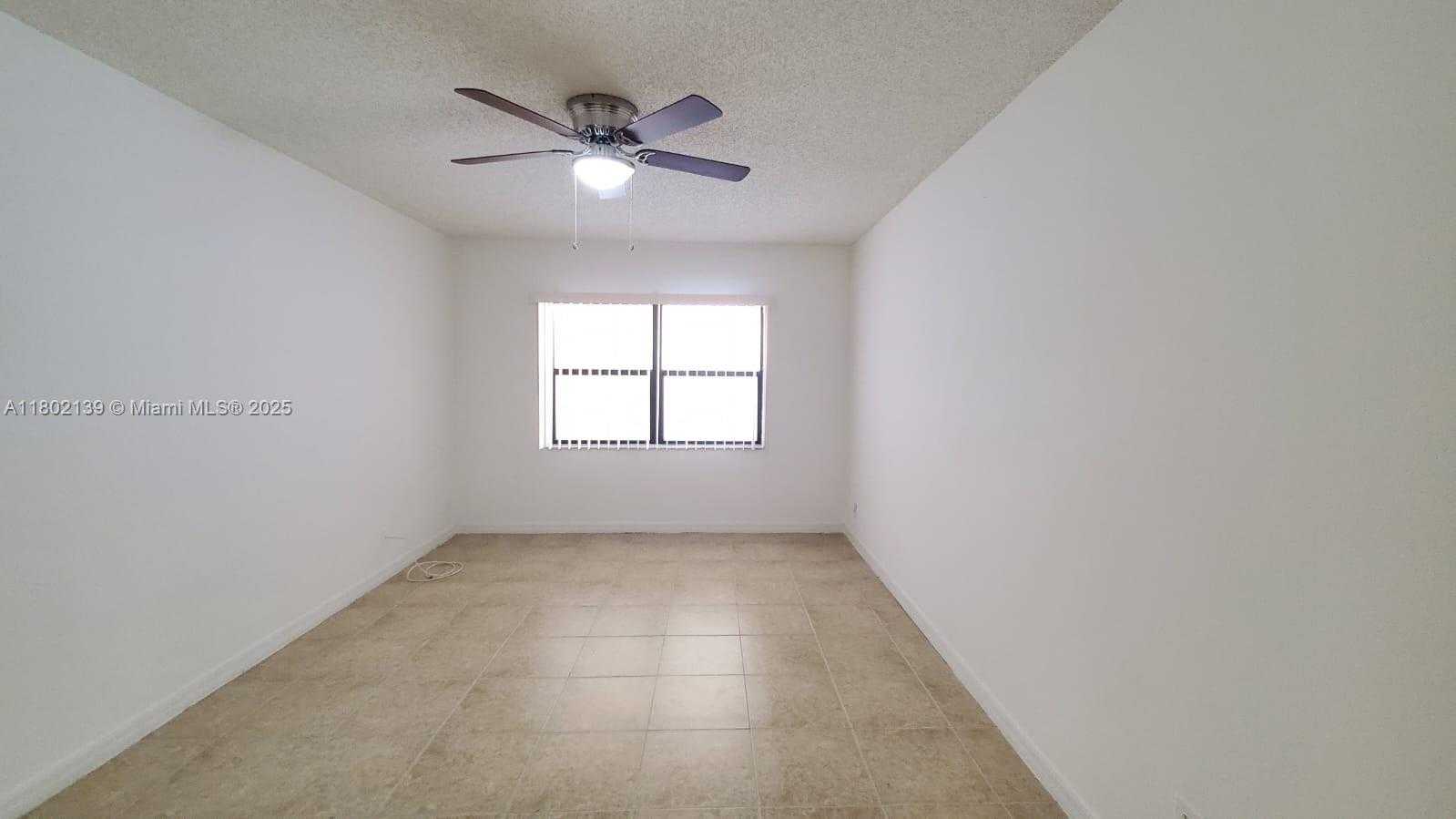 Small Image of 8290 LAKE DR #302, Doral Number 14