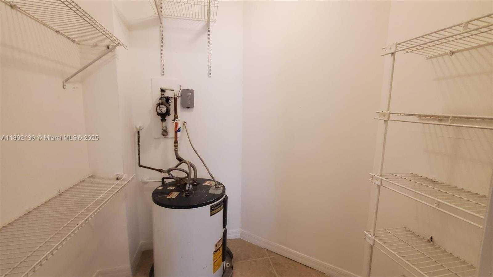 Small Image of 8290 LAKE DR #302, Doral Number 15