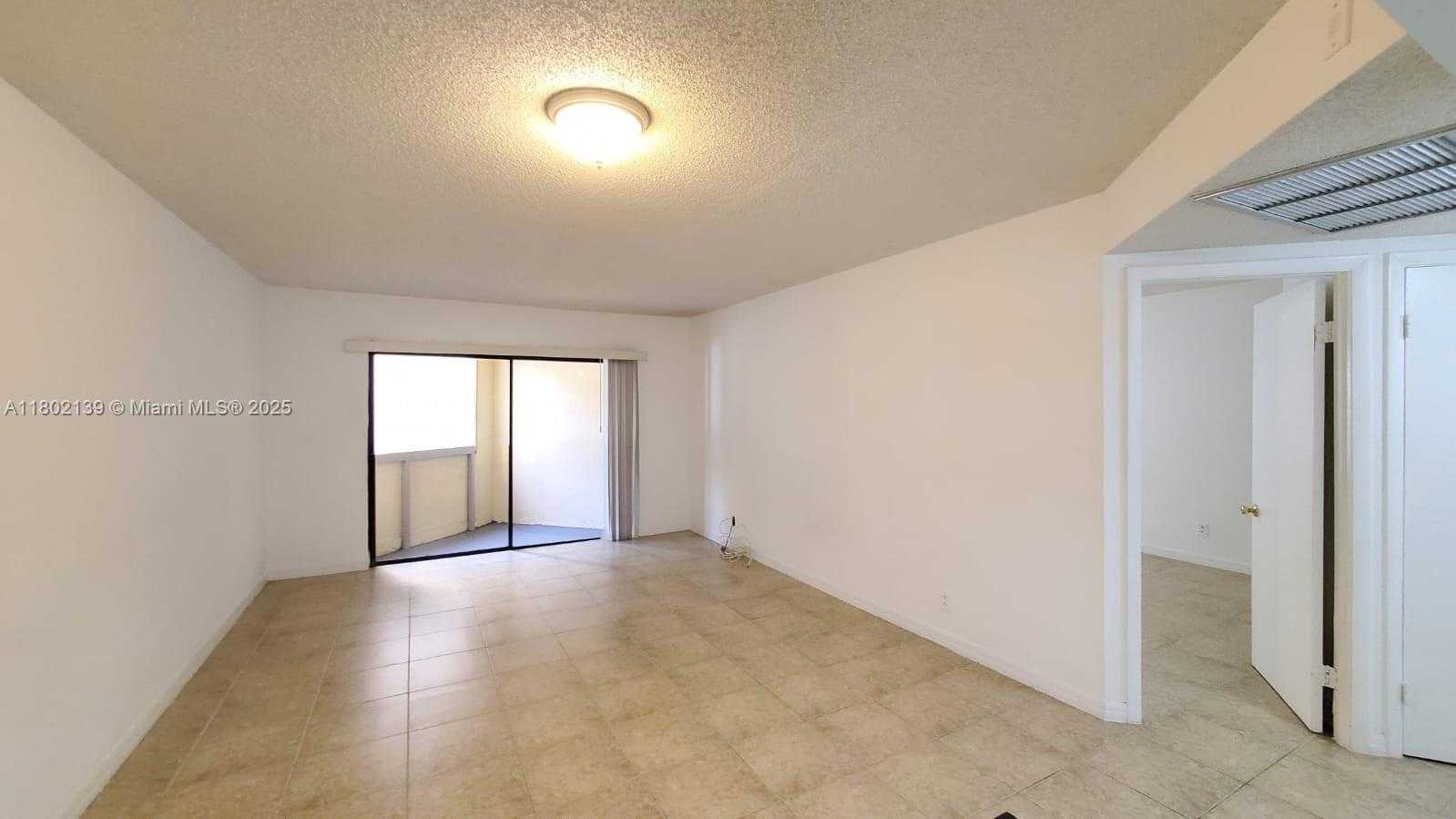 Small Image of 8290 LAKE DR #302, Doral Number 17