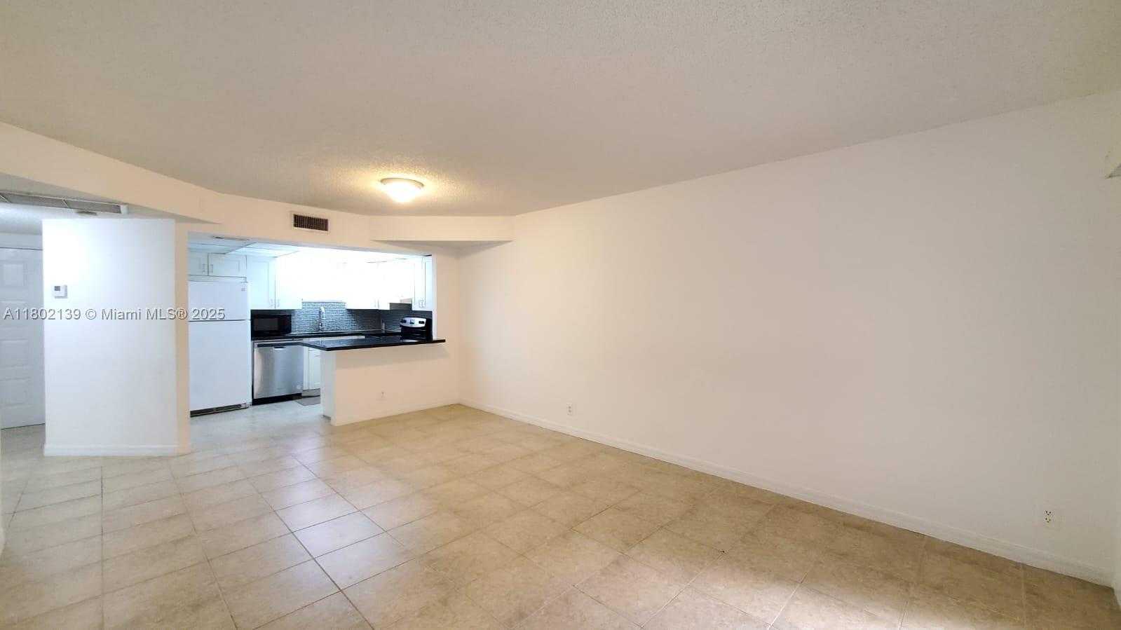 Small Image of 8290 LAKE DR #302, Doral Number 18