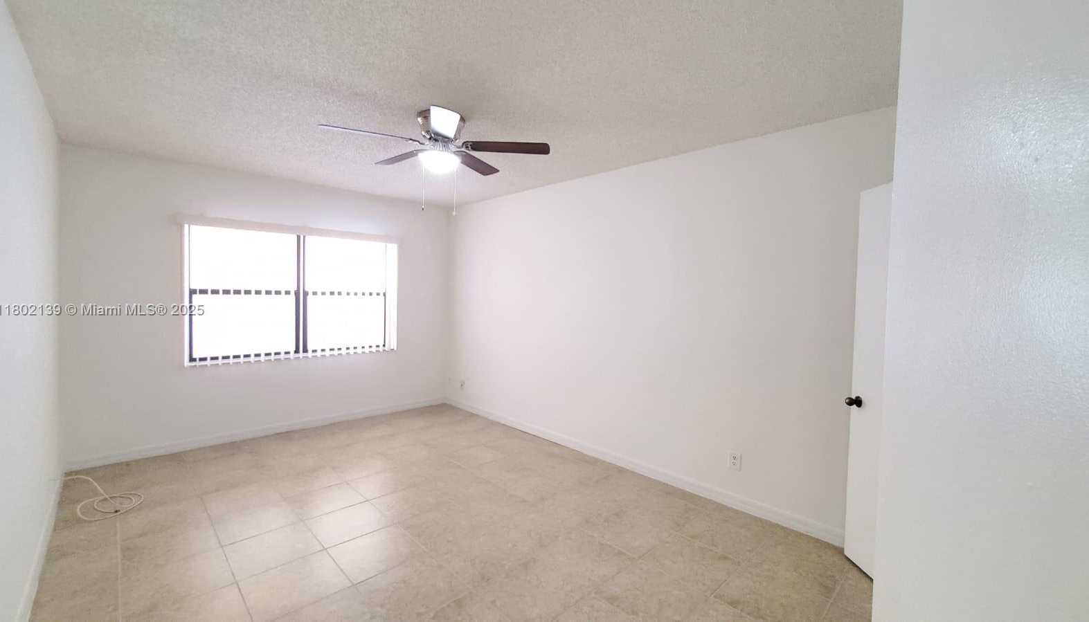 Small Image of 8290 LAKE DR #302, Doral Number 20