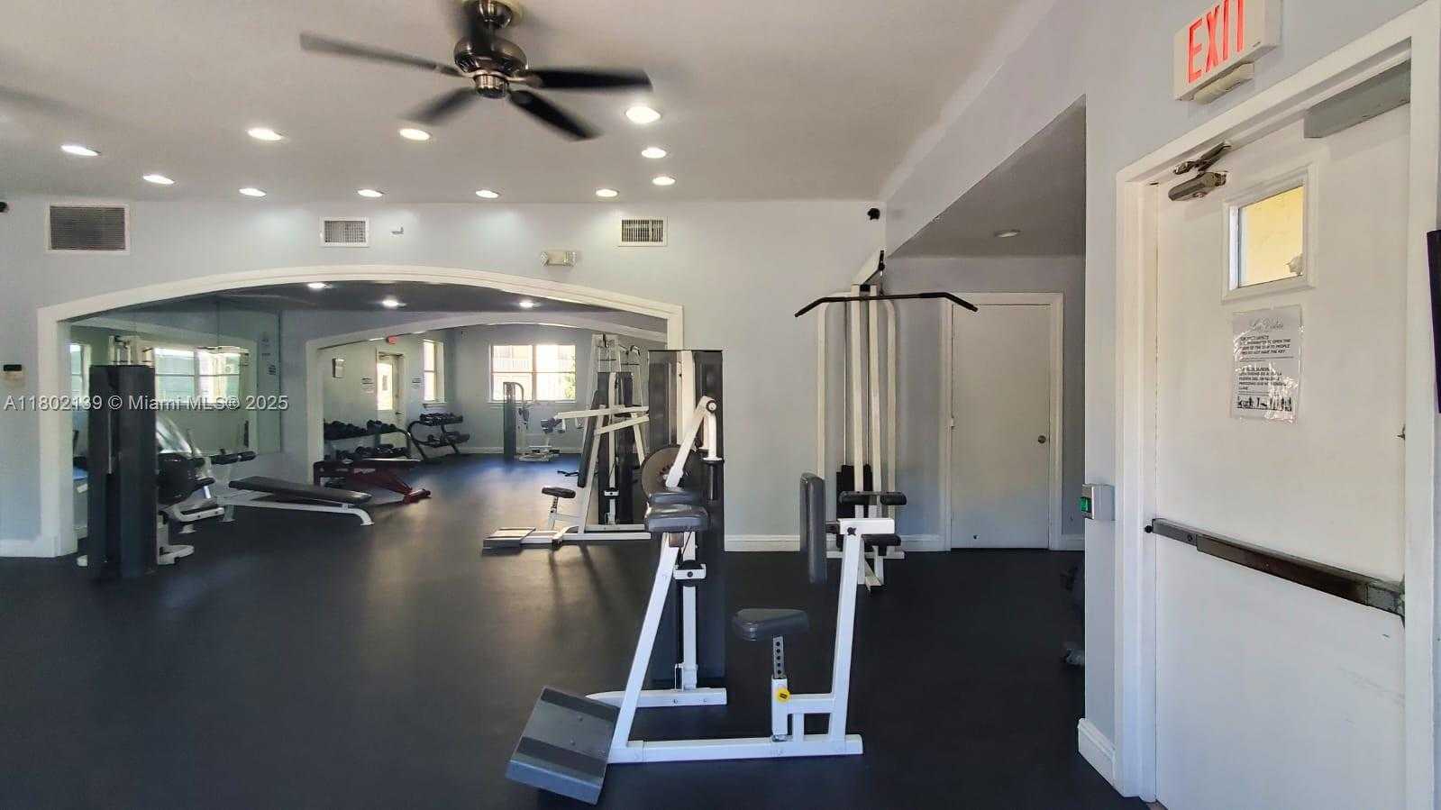 Small Image of 8290 LAKE DR #302, Doral Number 26