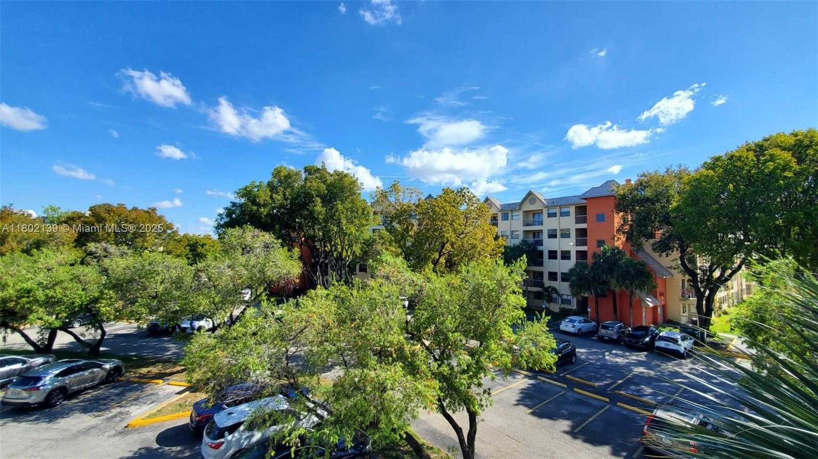 Small Image of 8290 LAKE DR #302, Doral Number 30