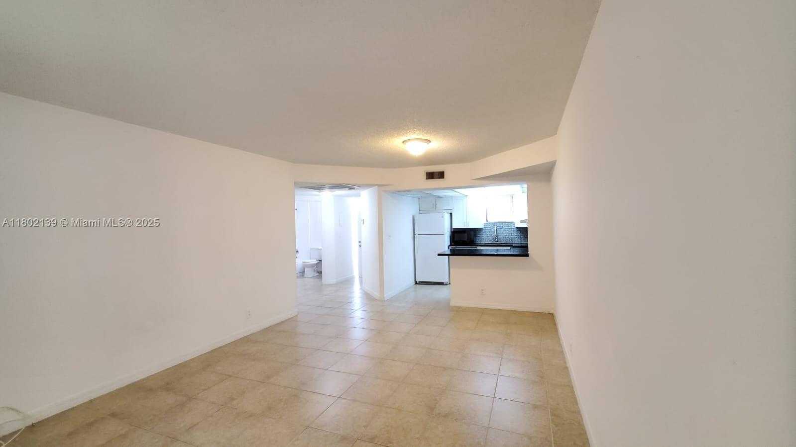 Small Image of 8290 LAKE DR #302, Doral Number 8