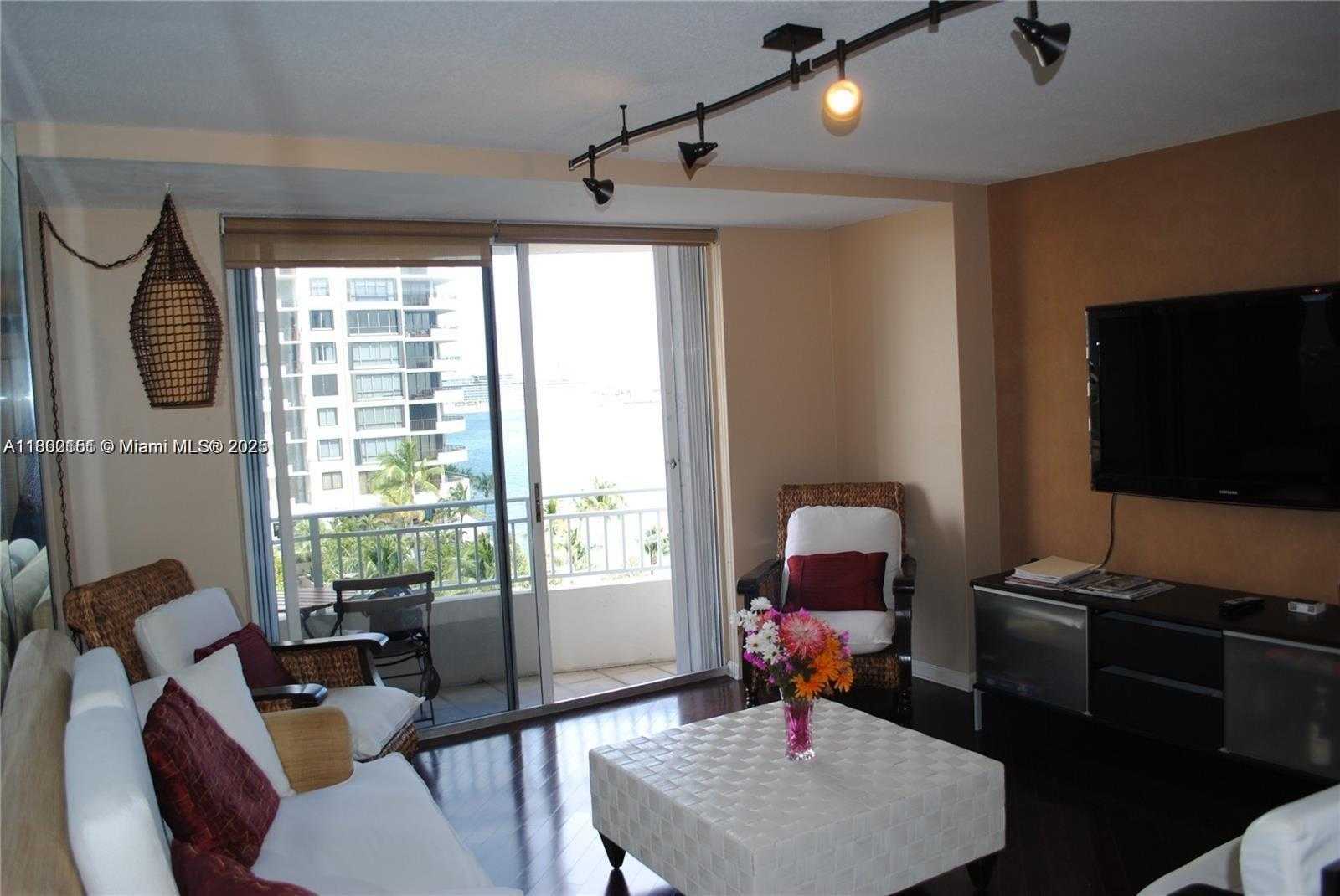 Small Image of 770 CLAUGHTON ISLAND DR #809, Miami Number 18