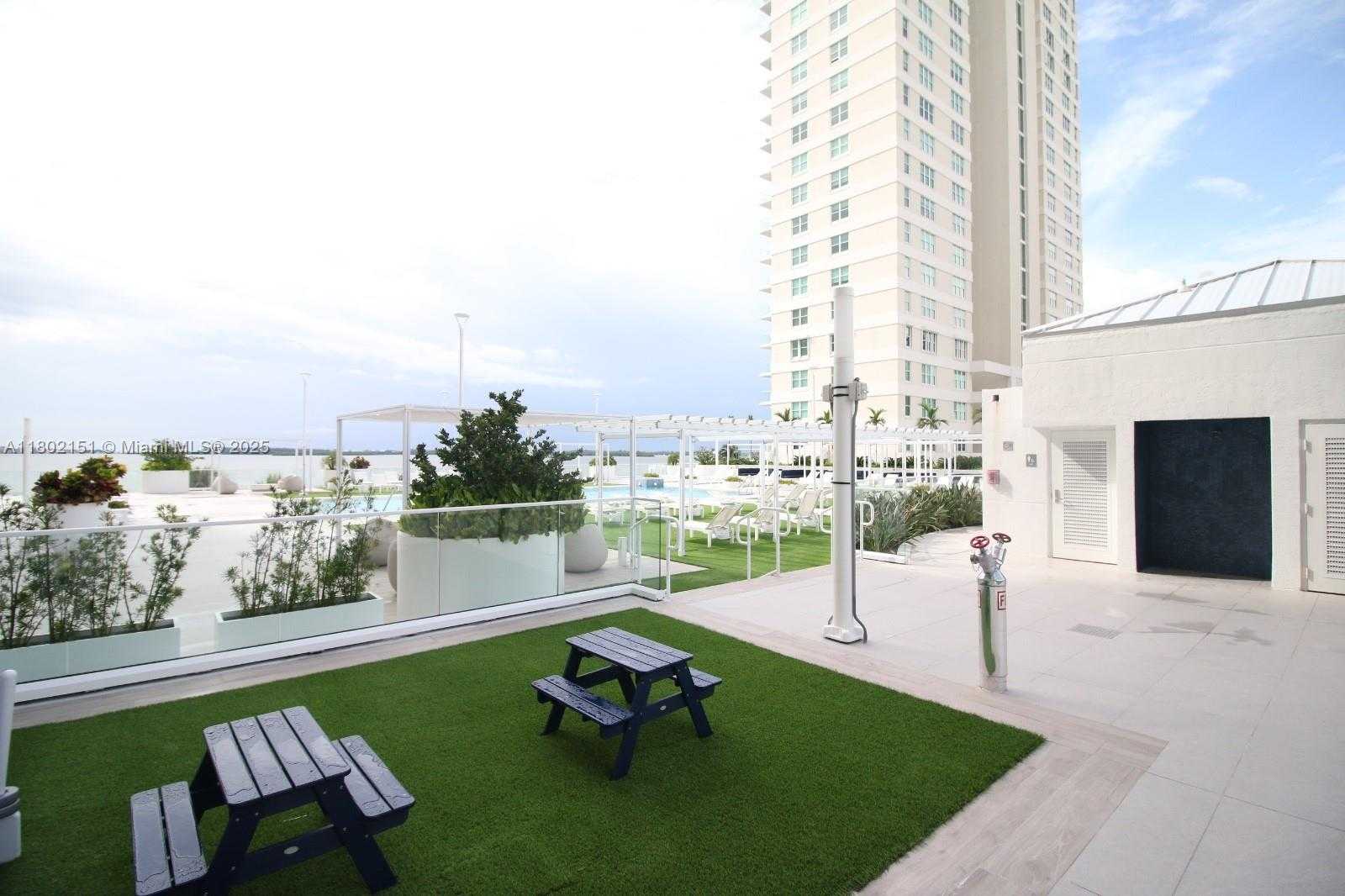 Small Image of 770 CLAUGHTON ISLAND DR #809, Miami Number 24