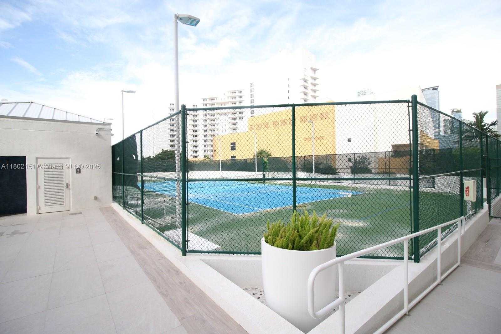 Small Image of 770 CLAUGHTON ISLAND DR #809, Miami Number 25