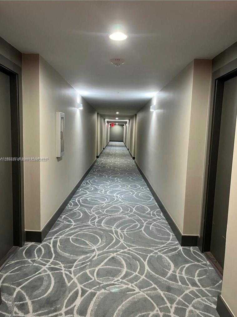 Small Image of 770 CLAUGHTON ISLAND DR #809, Miami Number 30