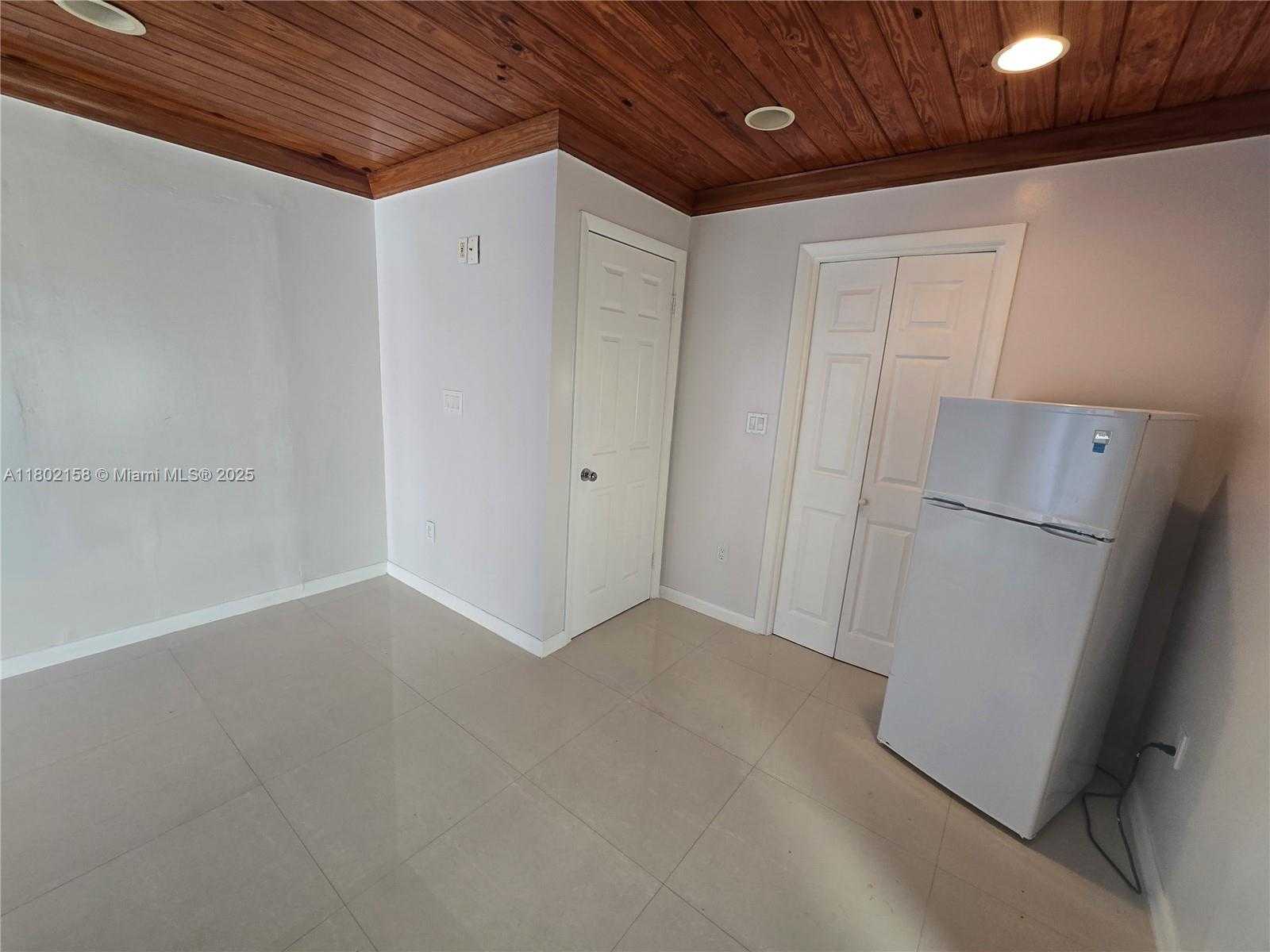 Small Image of 19261 SOUTH WEST 118TH CT, Miami Number 11