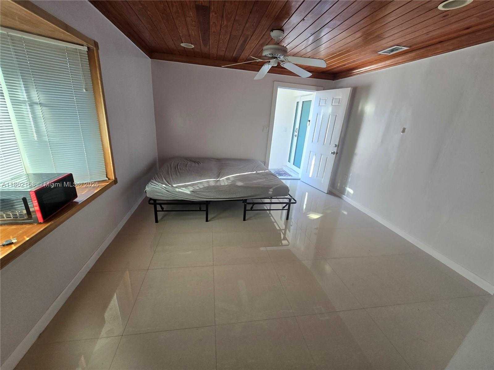 Small Image of 19261 SOUTH WEST 118TH CT, Miami Number 12