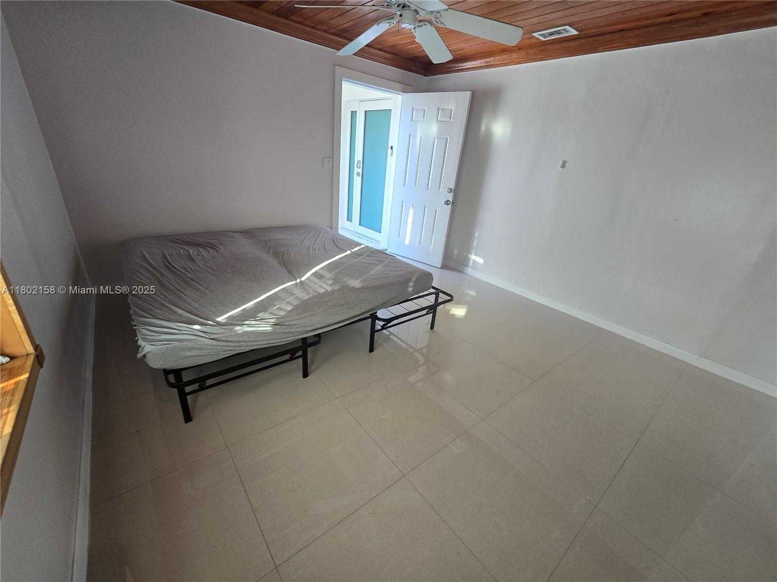 Small Image of 19261 SOUTH WEST 118TH CT, Miami Number 13