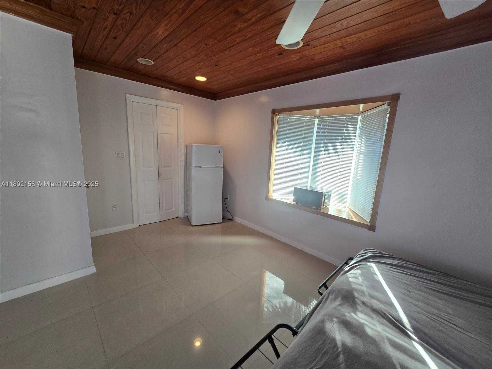 Small Image of 19261 SOUTH WEST 118TH CT, Miami Number 15