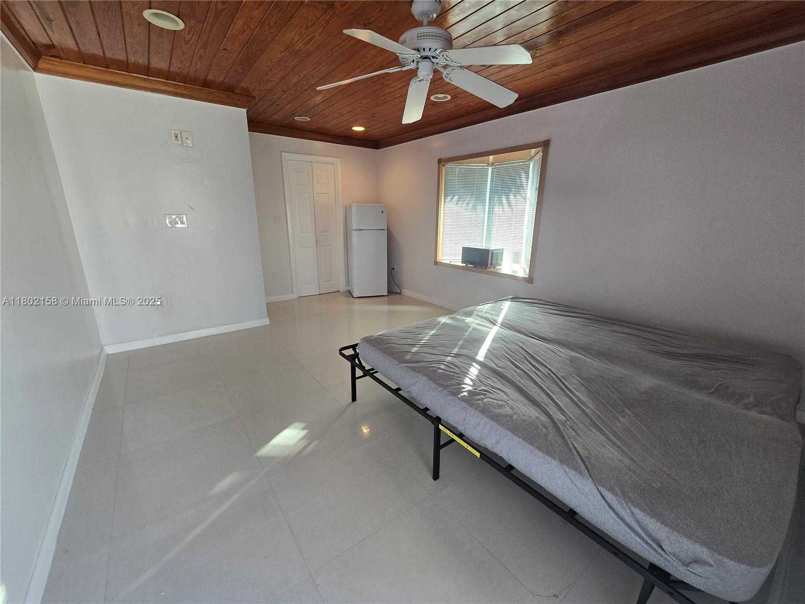 Small Image of 19261 SOUTH WEST 118TH CT, Miami Number 16
