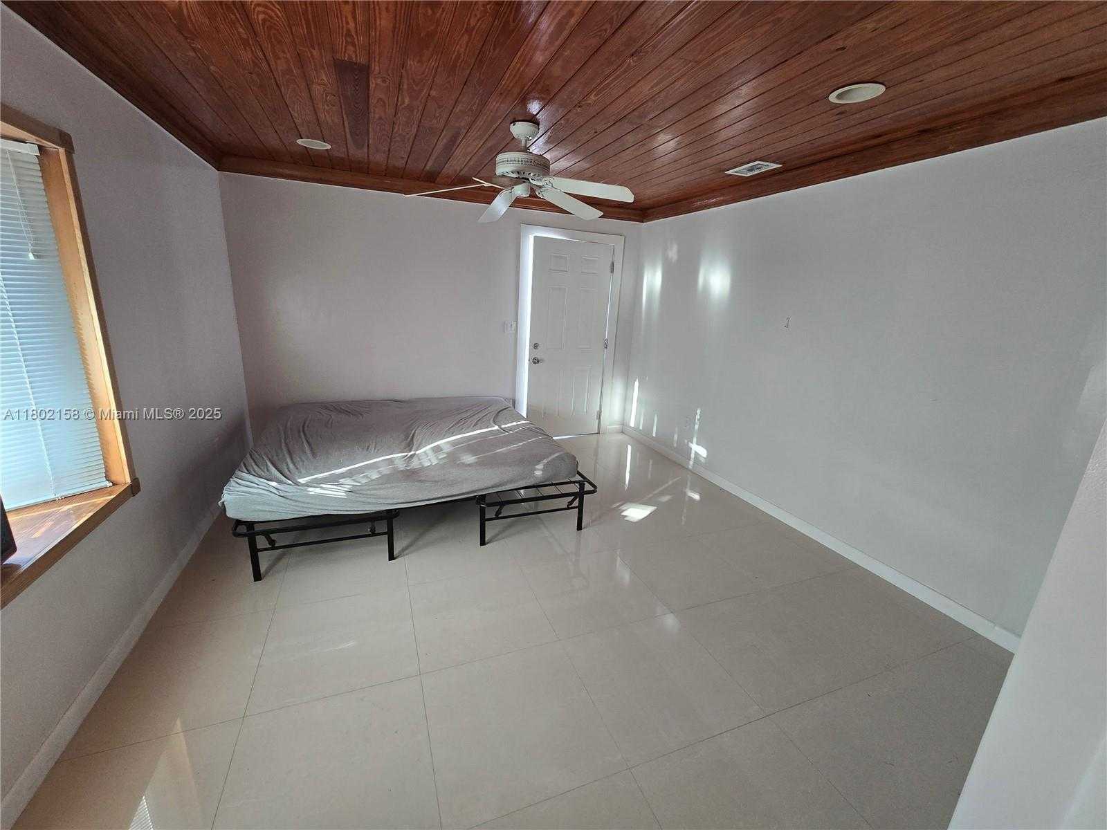 Small Image of 19261 SOUTH WEST 118TH CT, Miami Number 17