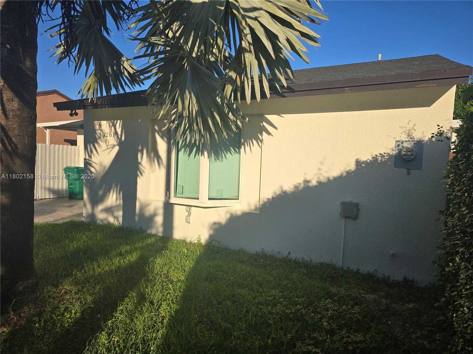 Small Image of 19261 SOUTH WEST 118TH CT, Miami Number 2