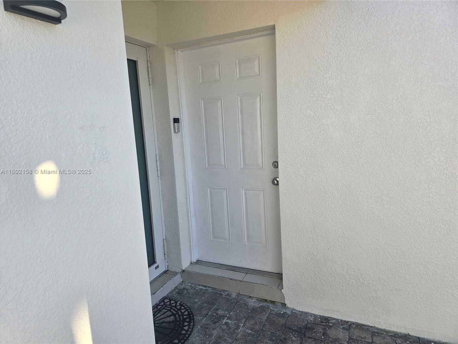 Small Image of 19261 SOUTH WEST 118TH CT, Miami Number 4
