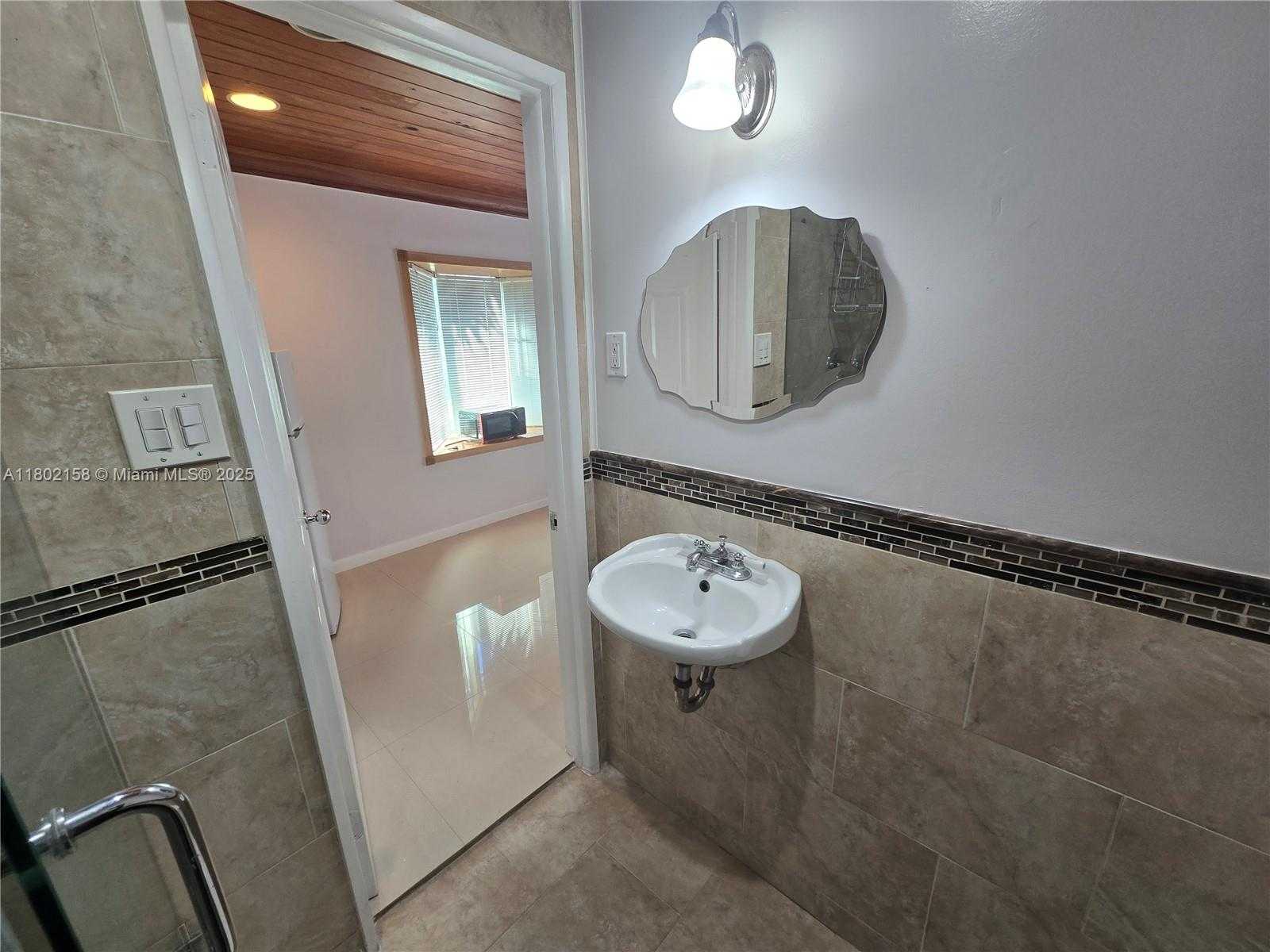 Small Image of 19261 SOUTH WEST 118TH CT, Miami Number 6