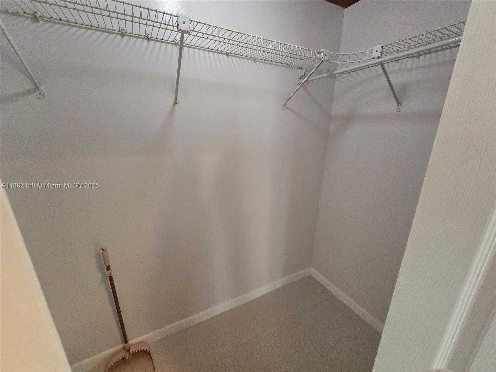 Small Image of 19261 SOUTH WEST 118TH CT, Miami Number 8