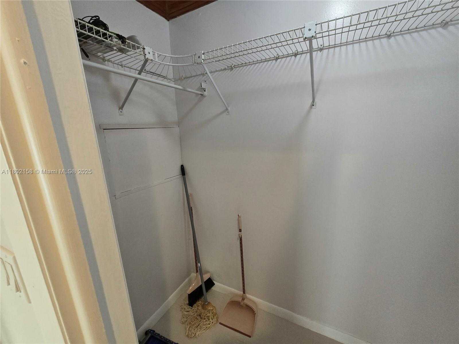 Small Image of 19261 SOUTH WEST 118TH CT, Miami Number 9