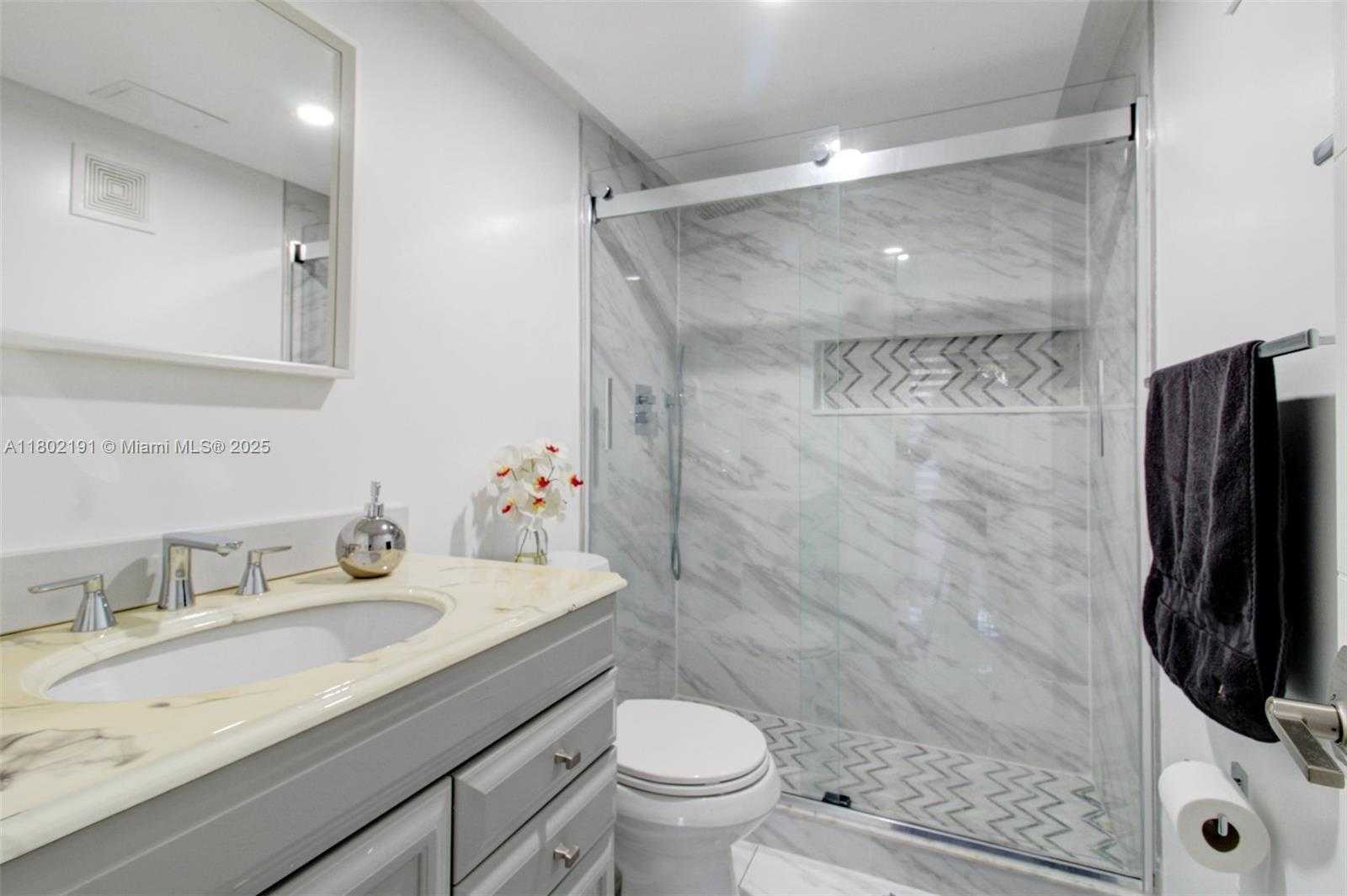 Small Image of 13951 KENDALE LAKES CIR #103A, Miami Number 11