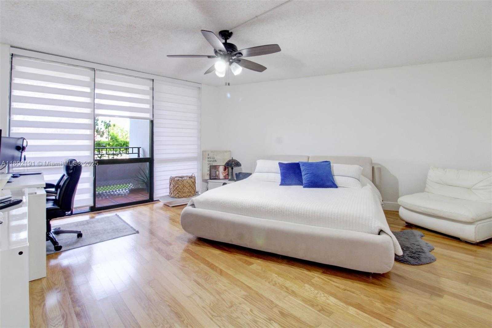 Small Image of 13951 KENDALE LAKES CIR #103A, Miami Number 12