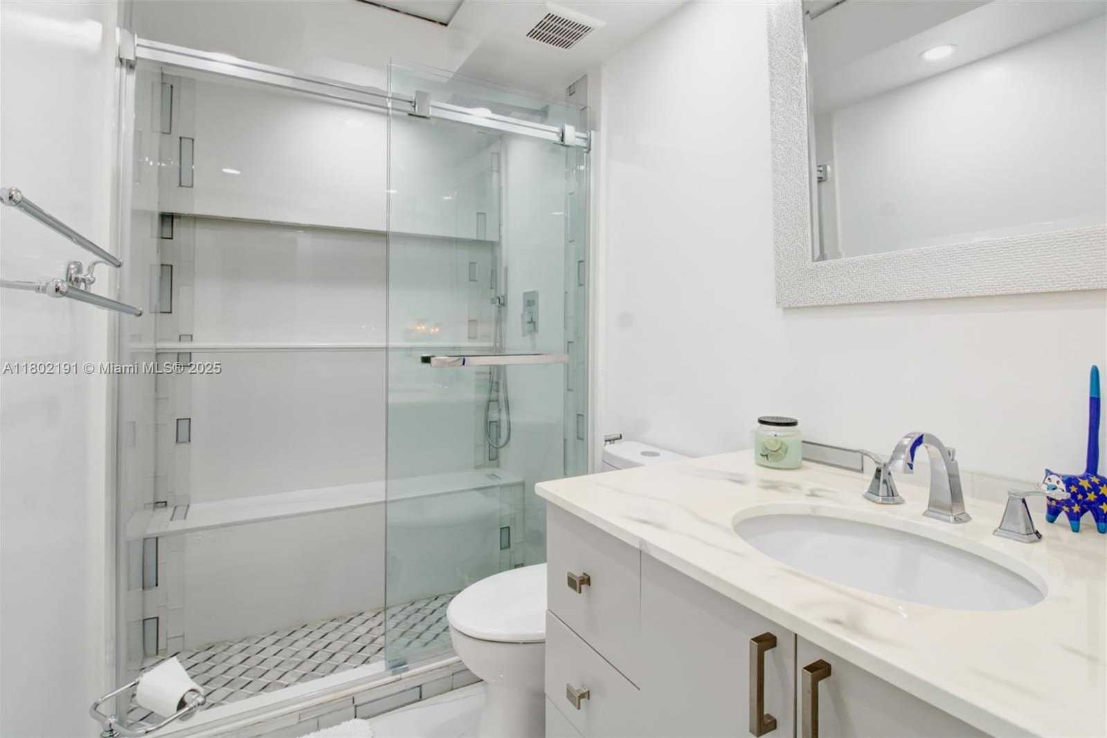Small Image of 13951 KENDALE LAKES CIR #103A, Miami Number 14