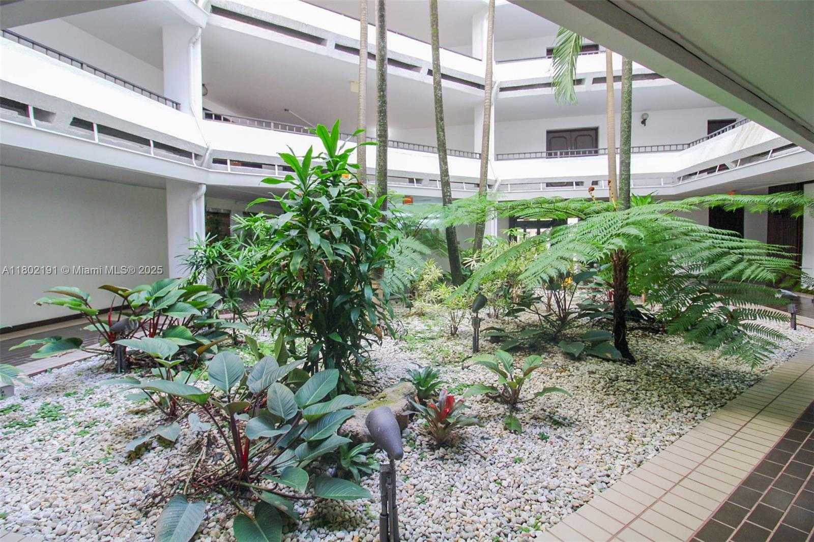 Small Image of 13951 KENDALE LAKES CIR #103A, Miami Number 18