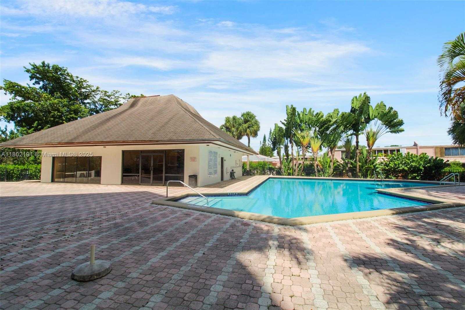 Small Image of 13951 KENDALE LAKES CIR #103A, Miami Number 22