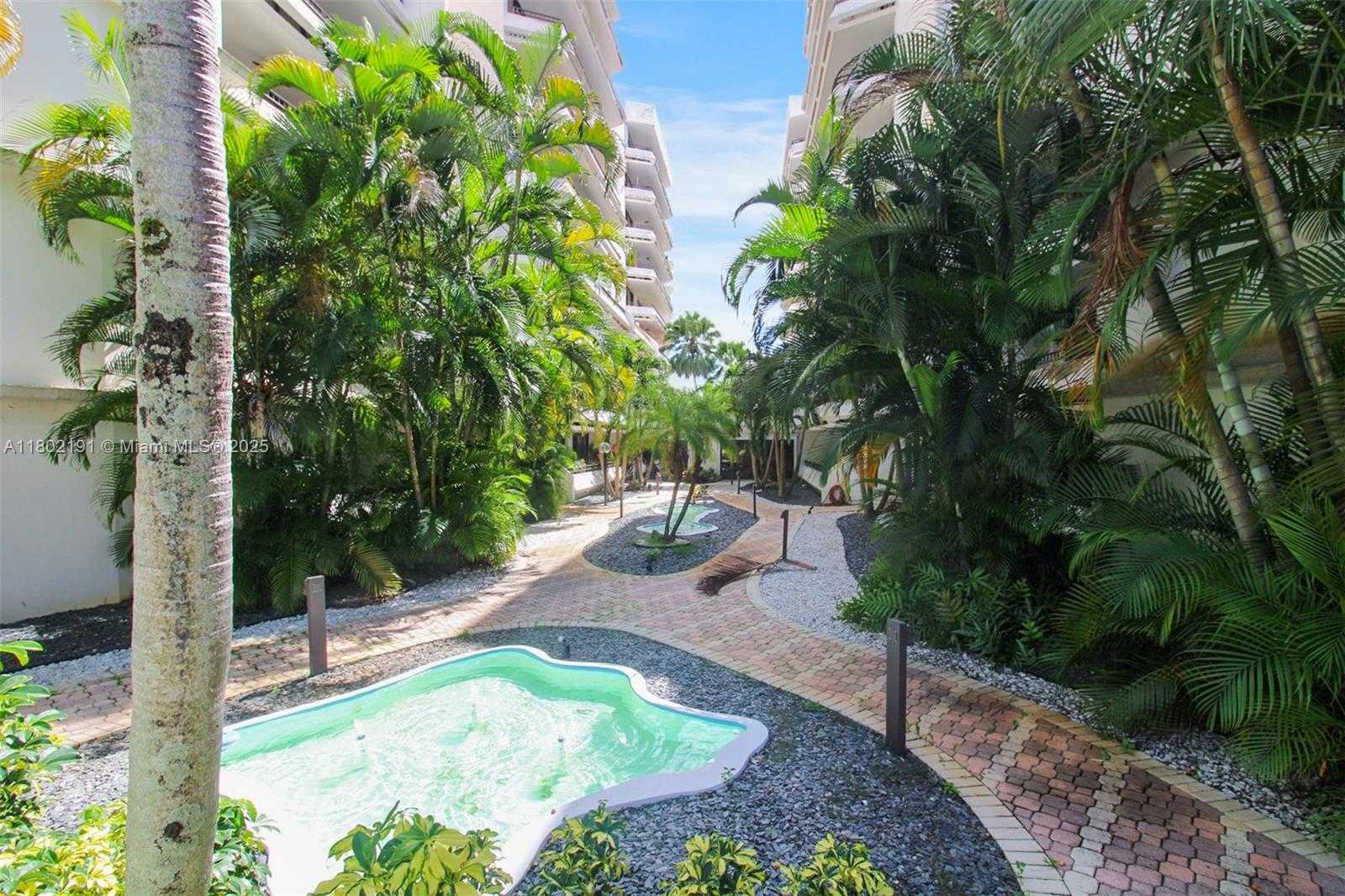 Small Image of 13951 KENDALE LAKES CIR #103A, Miami Number 23