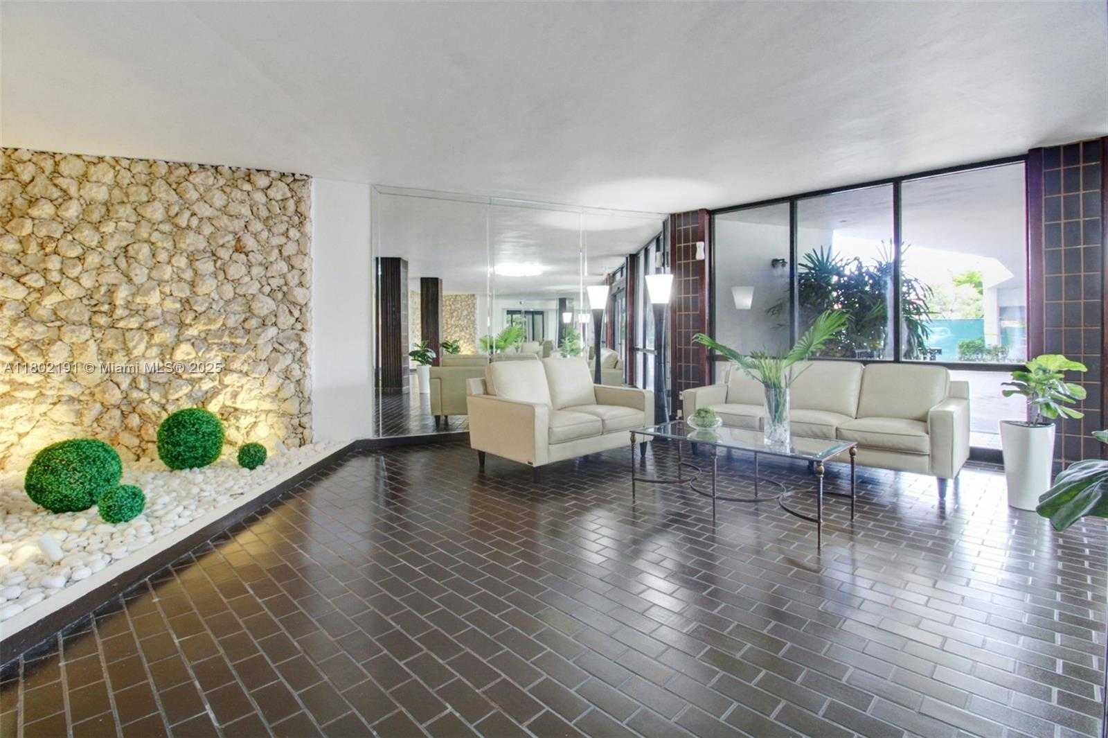 Small Image of 13951 KENDALE LAKES CIR #103A, Miami Number 24