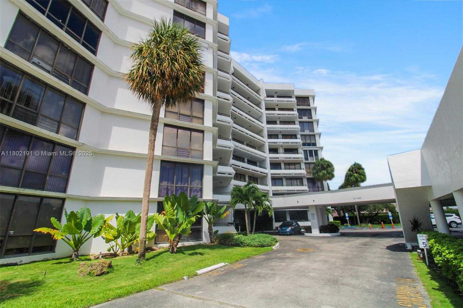 Small Image of 13951 KENDALE LAKES CIR #103A, Miami Number 25