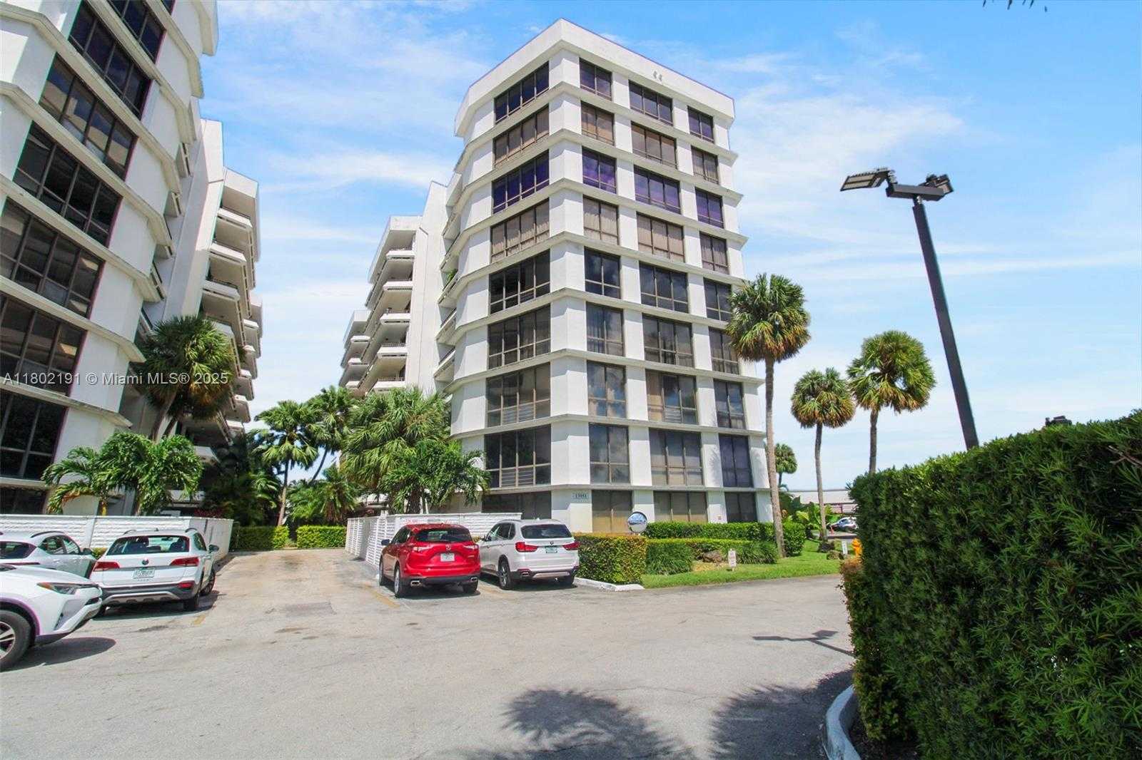 Small Image of 13951 KENDALE LAKES CIR #103A, Miami Number 26