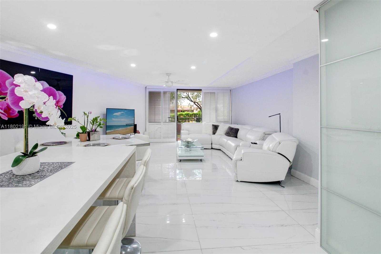 Small Image of 13951 KENDALE LAKES CIR #103A, Miami Number 3