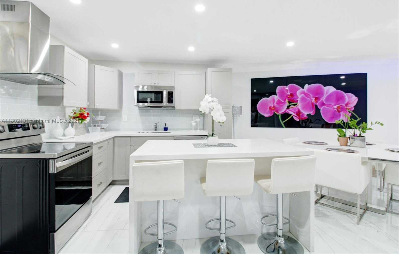 Small Image of 13951 KENDALE LAKES CIR #103A, Miami Number 4