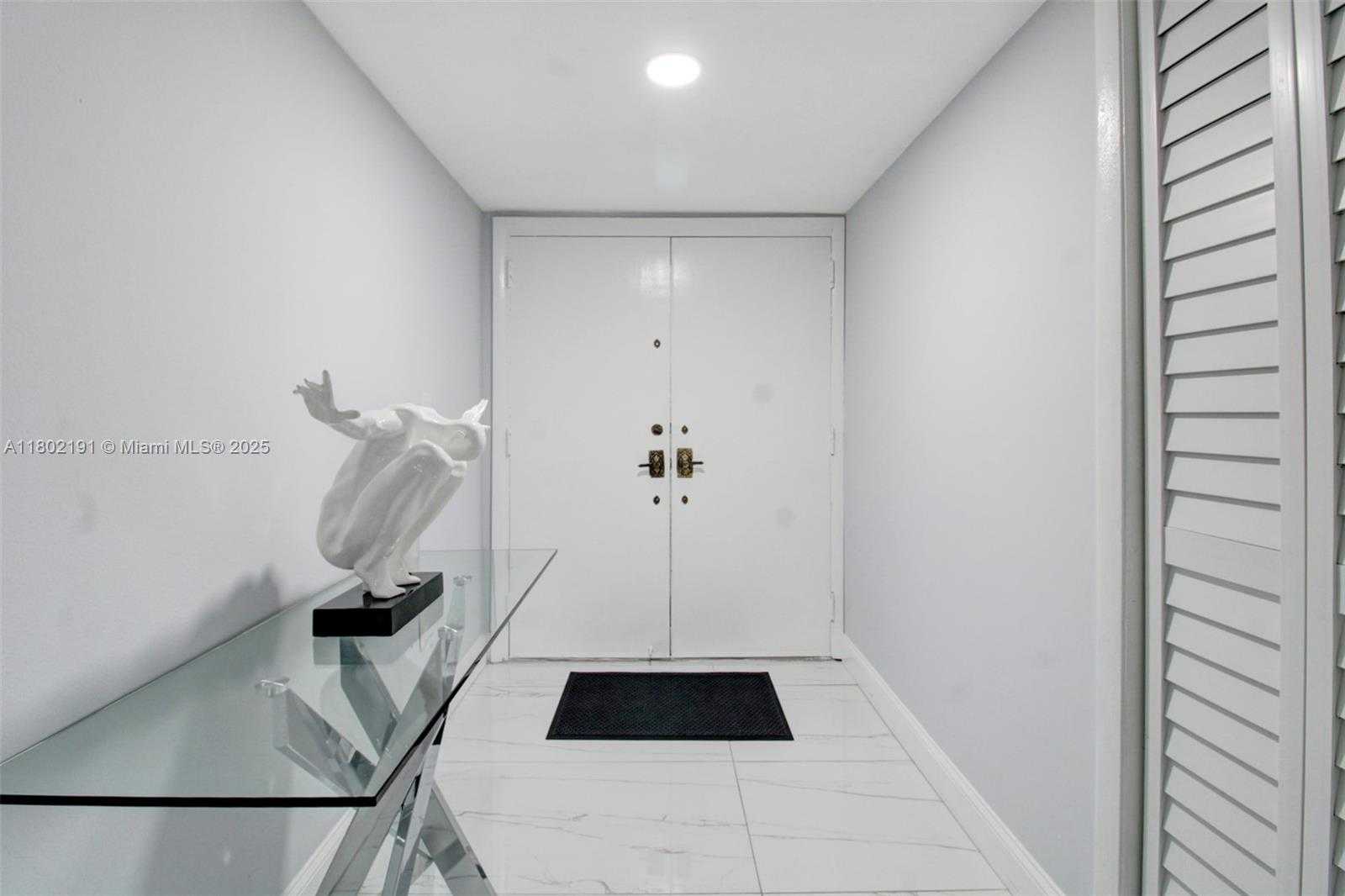 Small Image of 13951 KENDALE LAKES CIR #103A, Miami Number 7