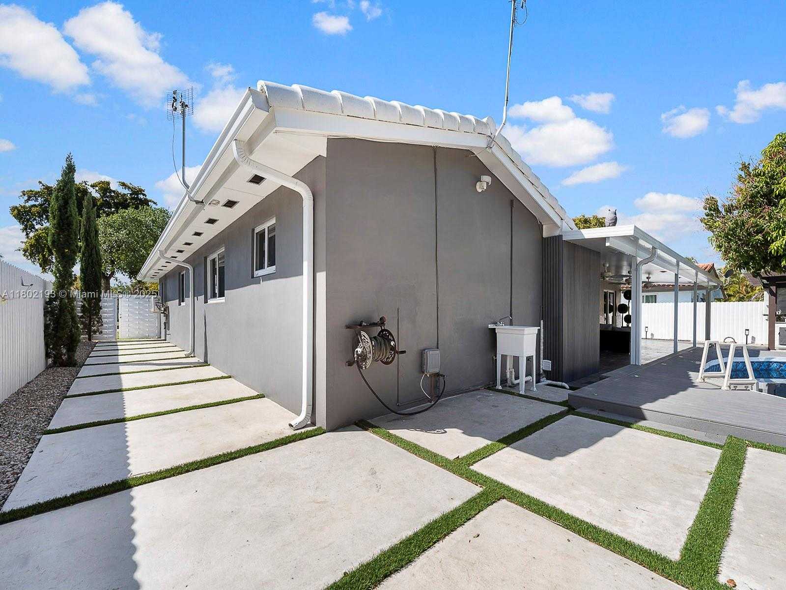 Small Image of 6951 SOUTH MIAMI LAKEWAY S #6951, Miami Lakes Number 47